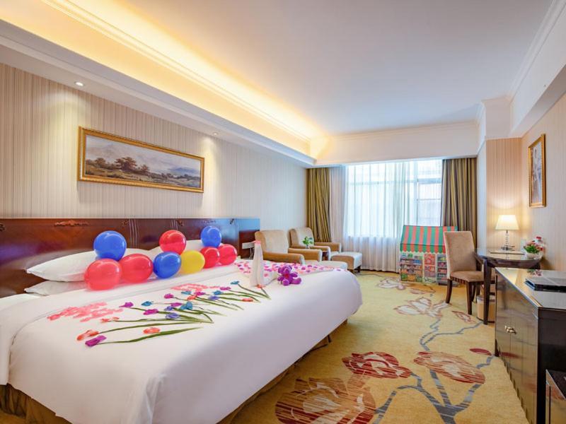 Vienna Hotel Baoan Liutang Xin'an  Buitenkant foto